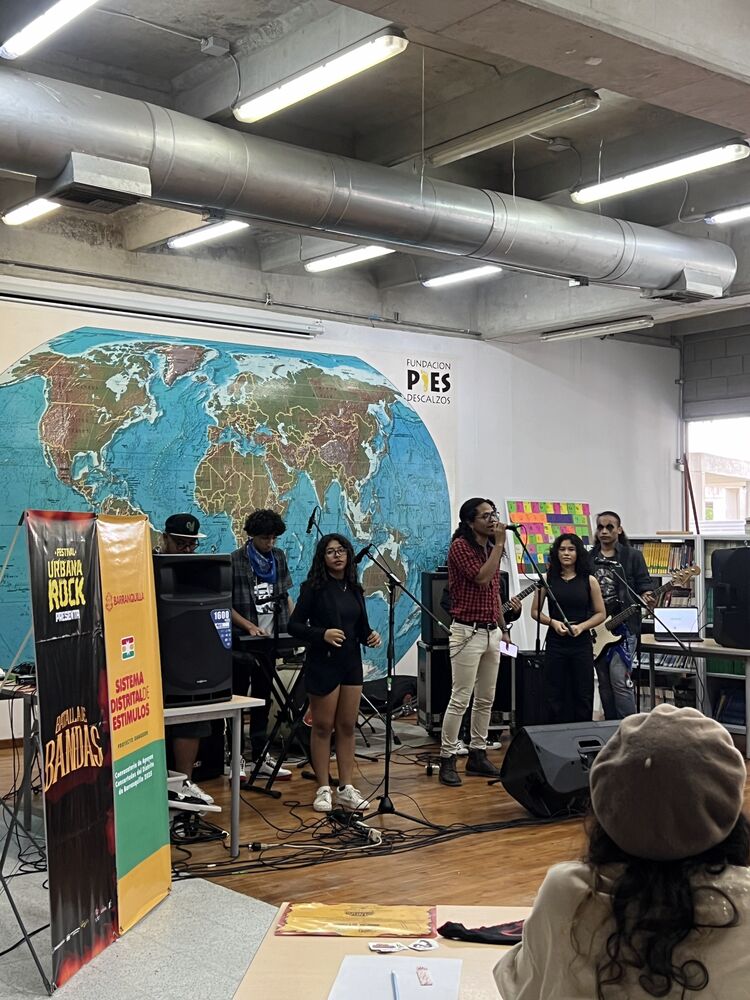 Banda escolar tocando en las audiciones intercolegiales
