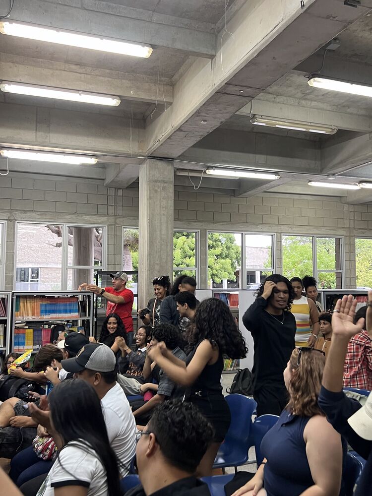 Público aplaudiendo en las audiciones intercolegiales